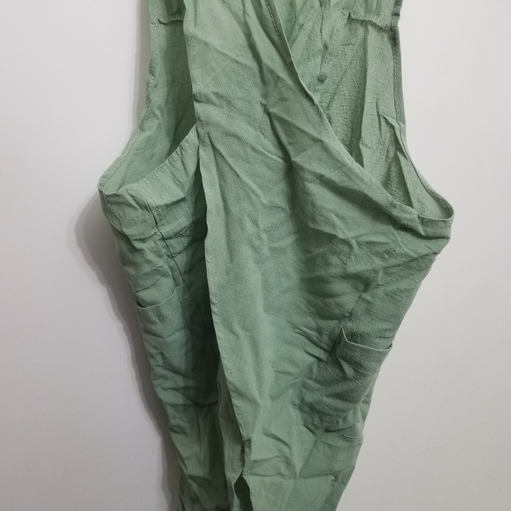 Green apron with pockets, no waist-tie needed - Picture 4 of 5